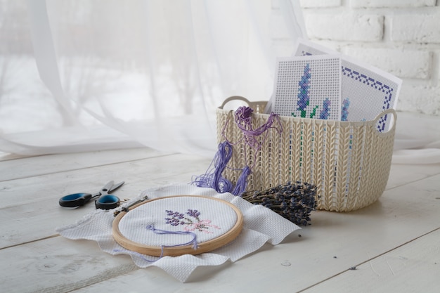 Colecție de piese brodate